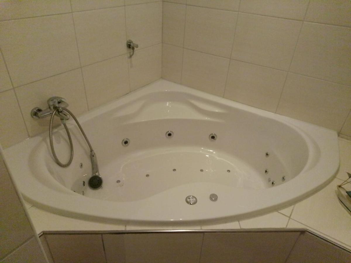 Grosse Private Spa Wellness Ferienwohnung In Koblenz Naehe Zum Rhein Buitenkant foto